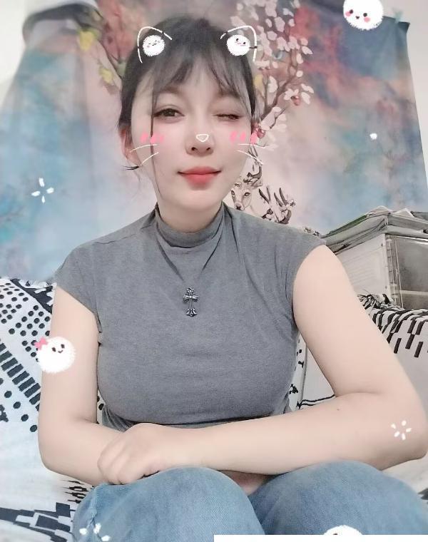 巨乳少妇花儿