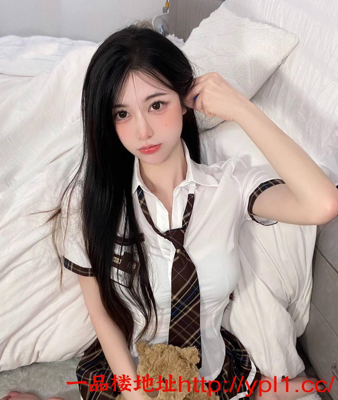 20岁学妹乖巧听话姿势很配合