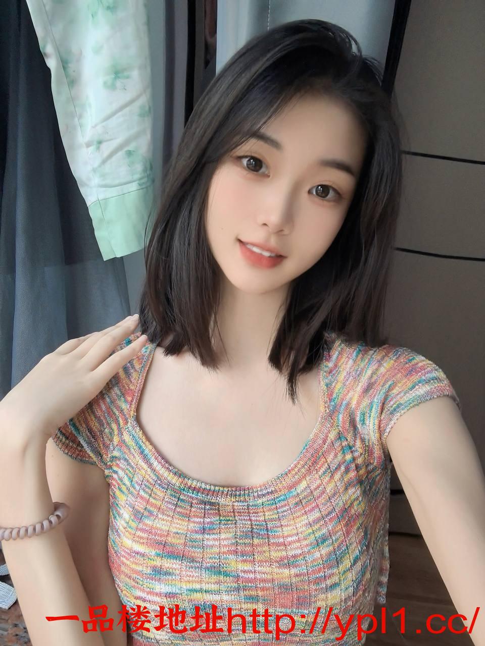 文静笑容很治愈的大胸女孩