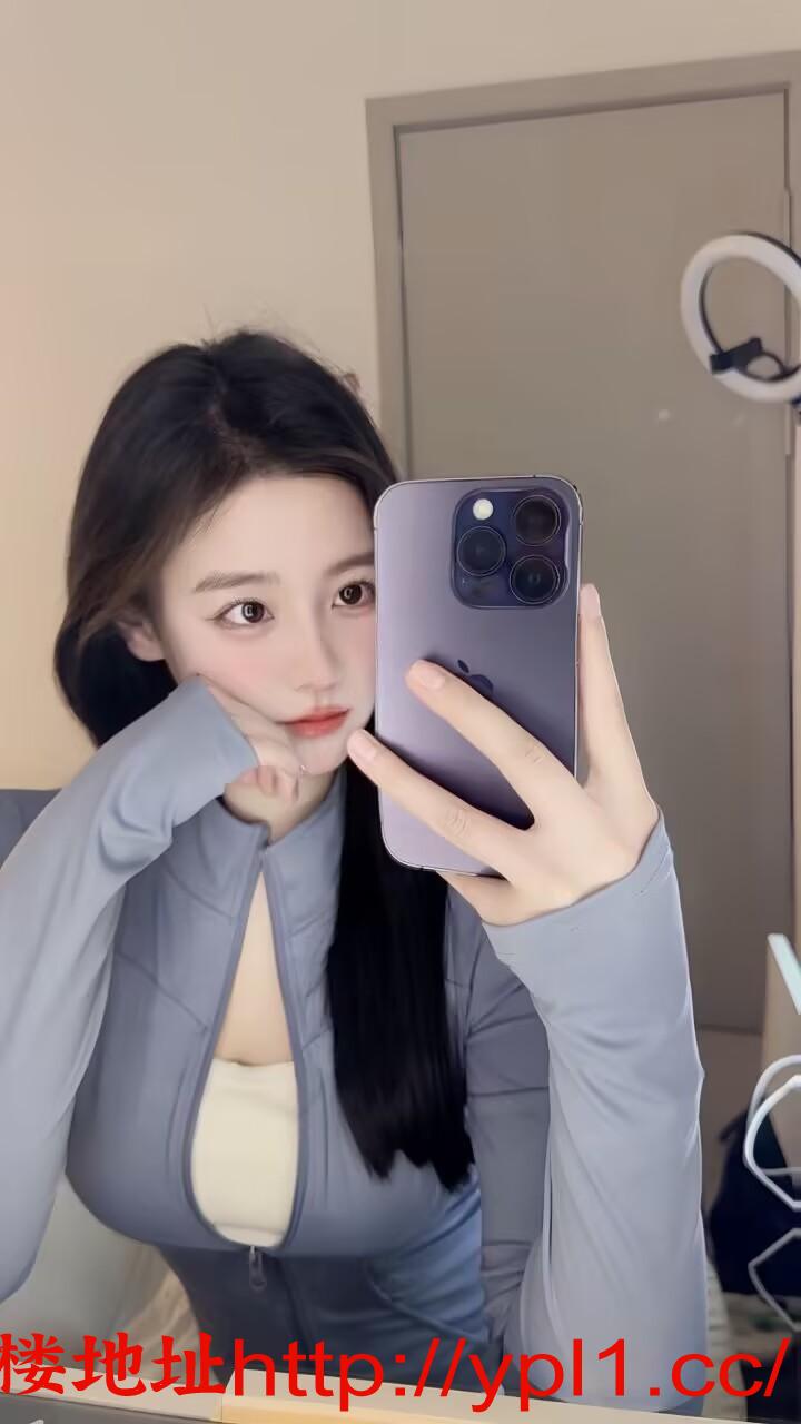 白嫩辣妹兼职穴紧水多一碰就湿