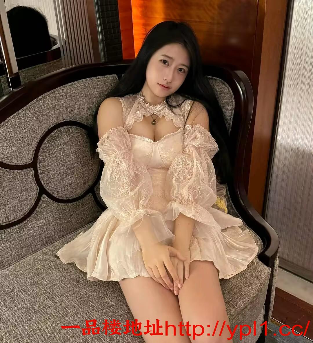 小骚妹C奶粉鲍