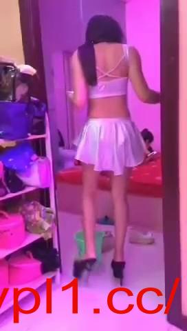 妹妹奶头小波大，又圆又挺，乳交绝了，