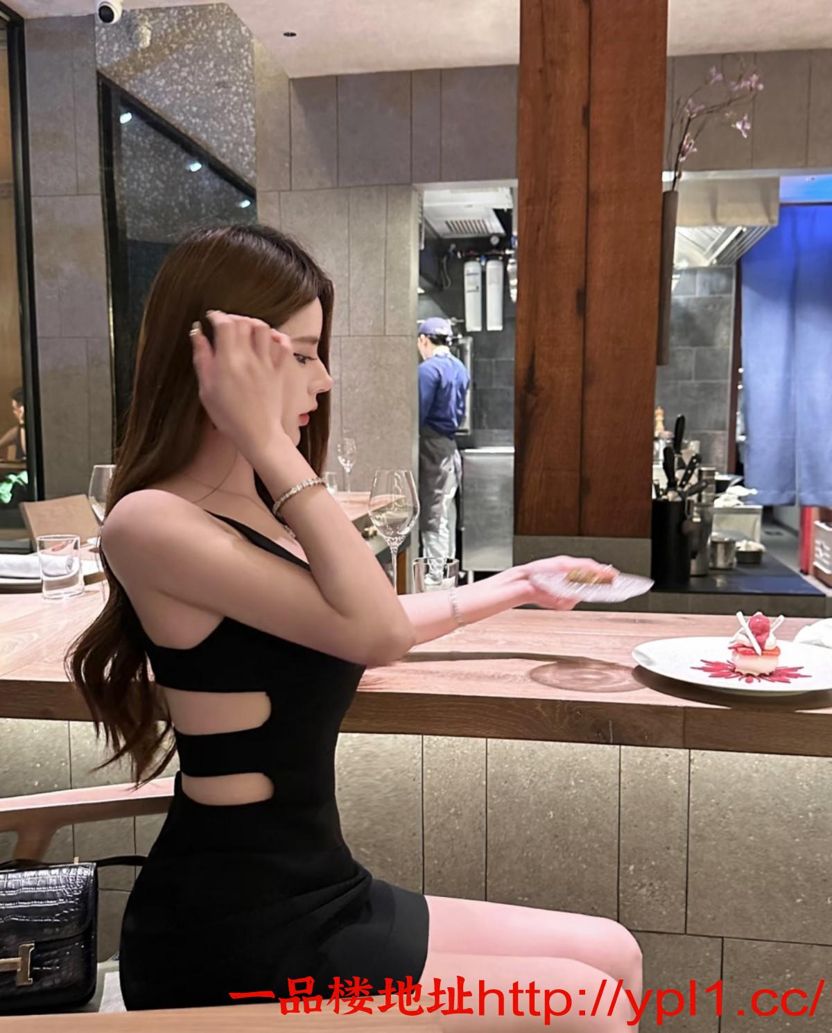 兼职长腿骚货口活棒