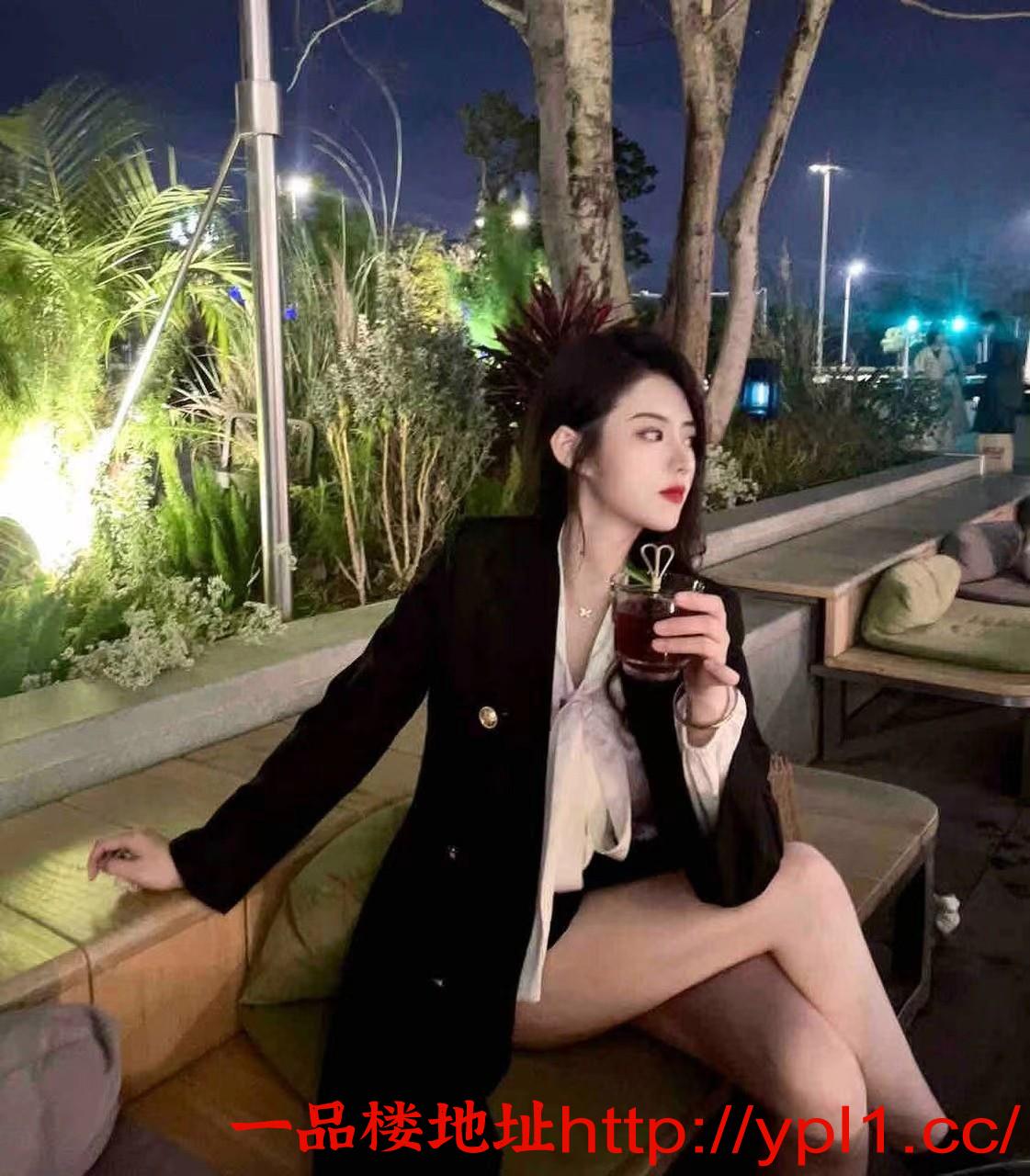 性感大奶活好紧逼小妹妹
