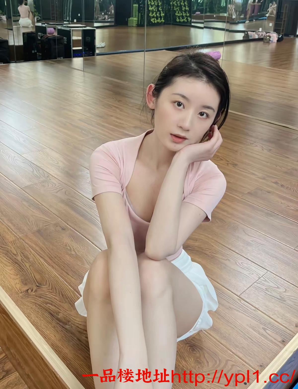 极品清纯女大粉嫩馒头穴易湿多汁