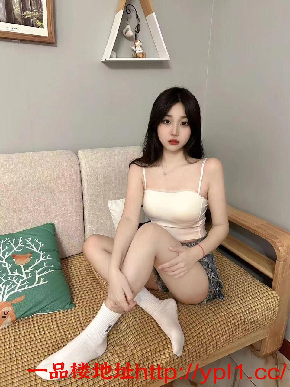 03年粉嫩多汁小骚妹刚下海兼职