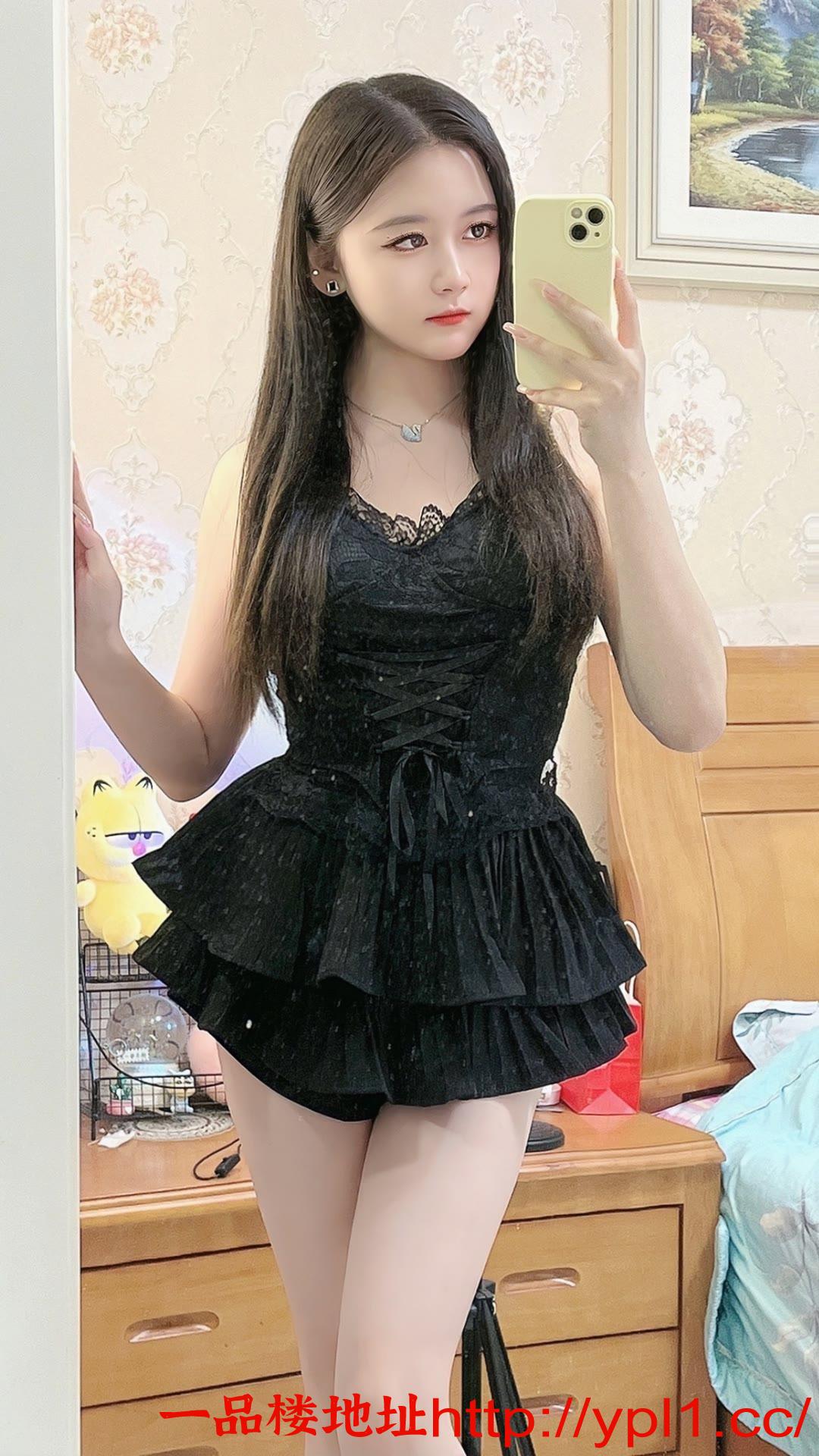 武侯魔鬼身材骚女米娜