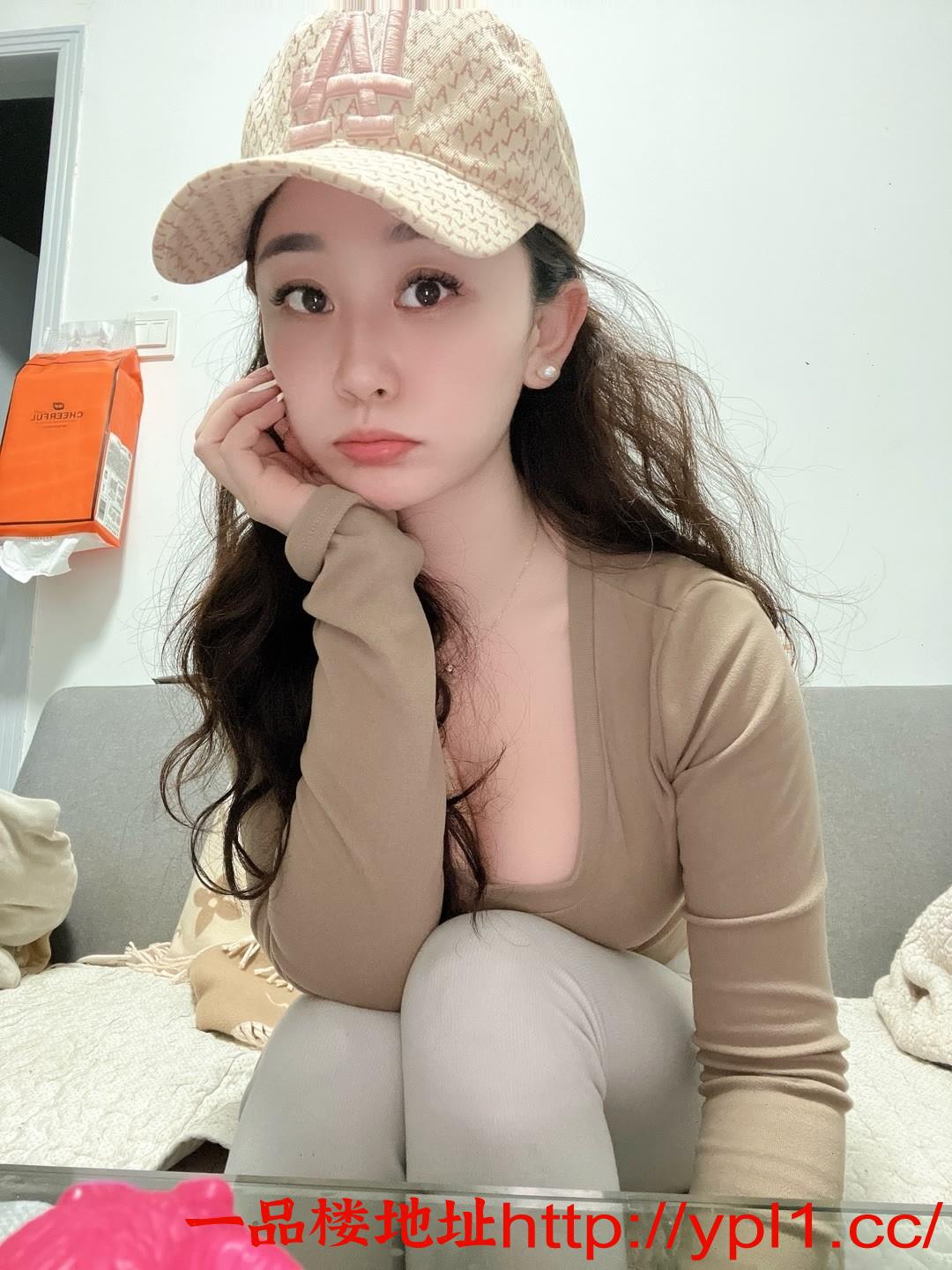 宝安性感丰满妹妹皮肤超润