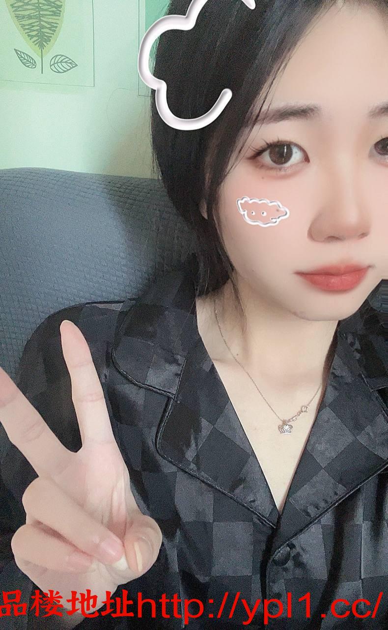 分享刚兼职的白虎粉嫩学妹（已验真人）